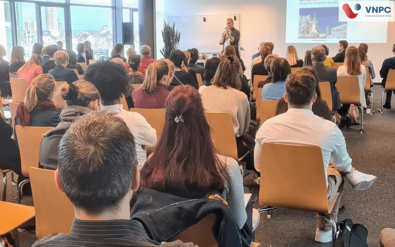 International School of Management